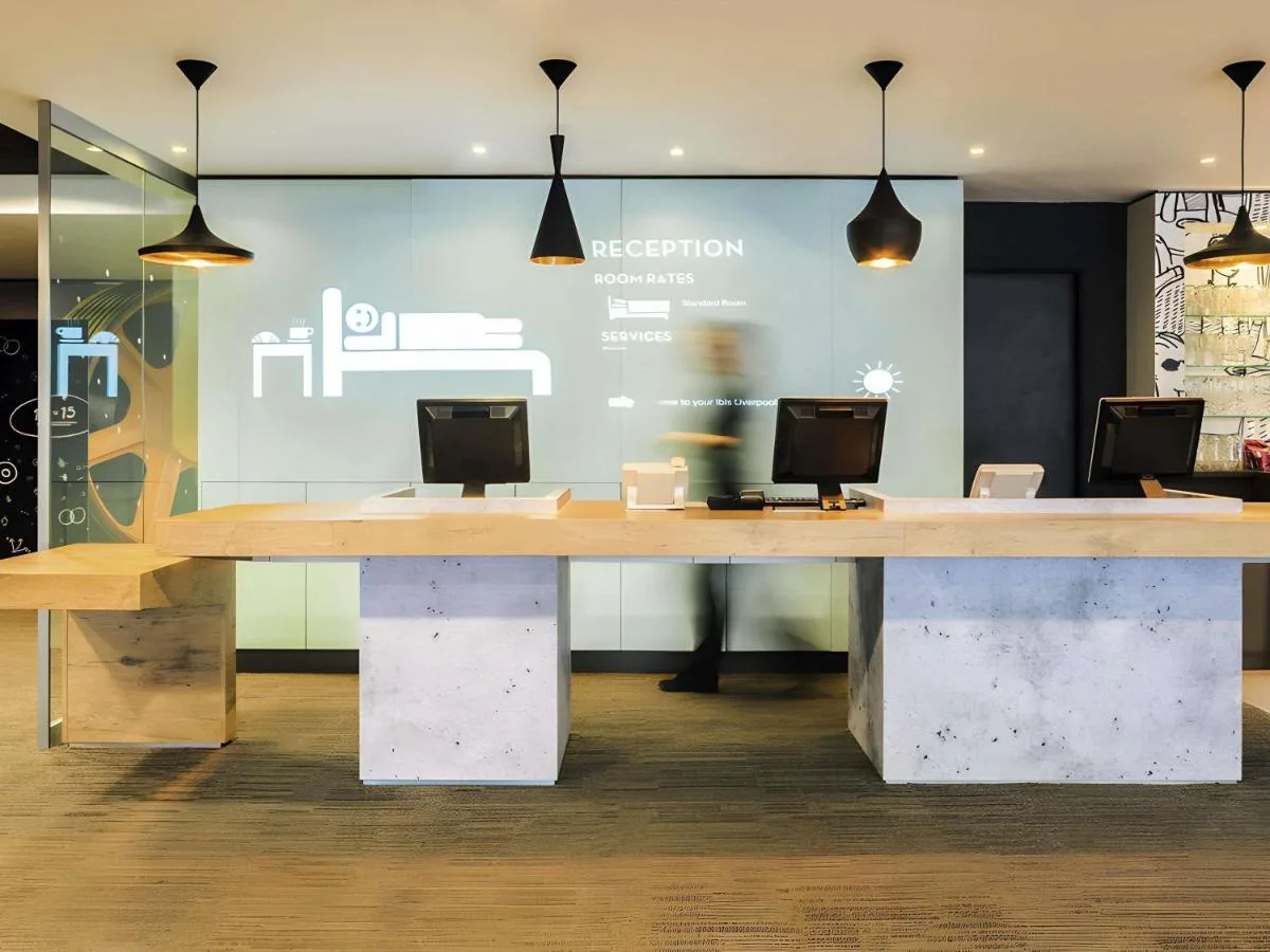 A large table with two computers at ibis Liverpool Centre Albert Dock – Liverpool One